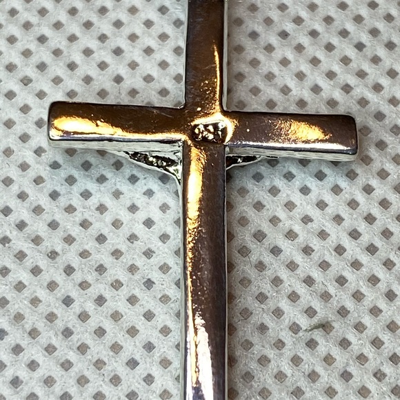 White Gold Plated Cross Necklace! - Picture 9 of 9